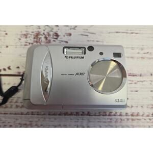 Fujifilm FinePix A303 Digital Camera Silver Powers on w/Case